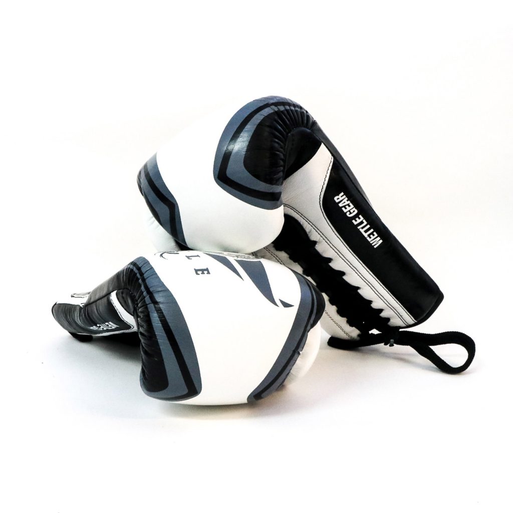 GANTS DE BOXE PRO À LACET CUIR SUPÉRIEUR BLANC WETTLE GEAR BlankId Equipements de Combats